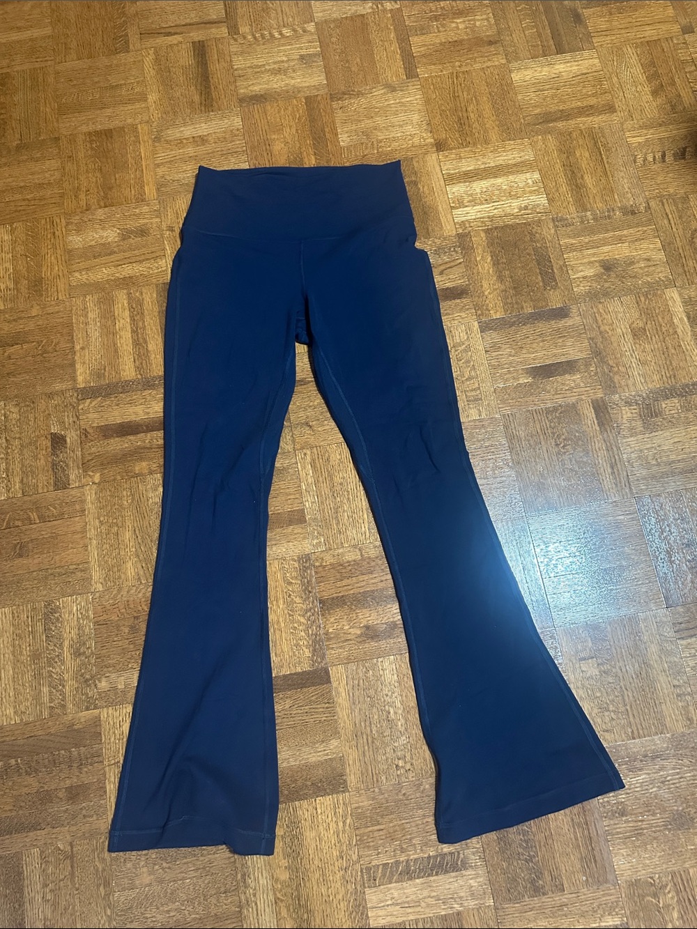 Lululemon Slim Flare size-8 short in navy like new